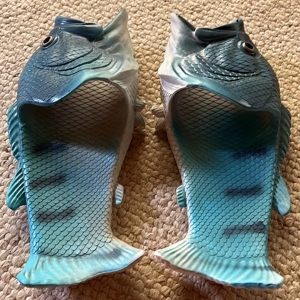 Koi Slippers - Picture 2 of 9